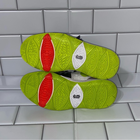 NIKE KYRIE V 5 Kobe MAMBA MENTALITY BASKETBALL SHOES GS 4Y & 5Y - Picture 9 of 10